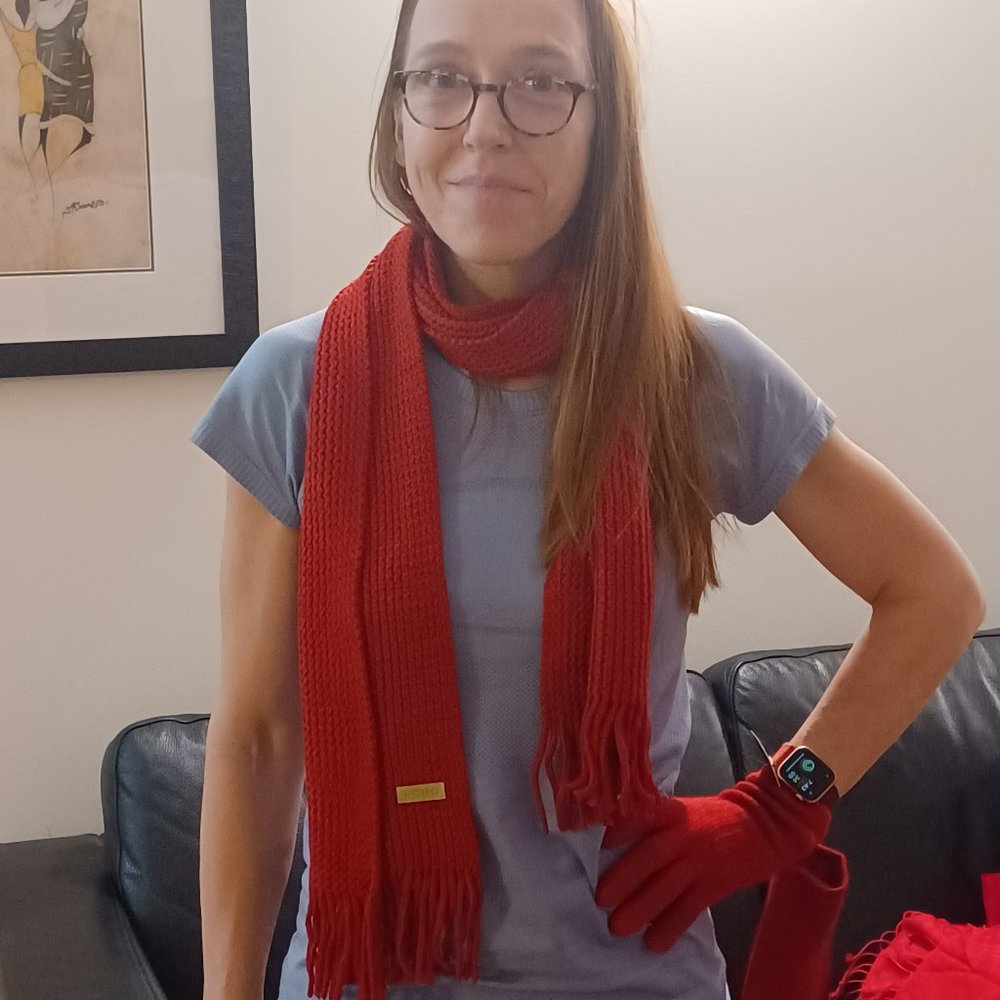 Red knit scarf with fringe - New